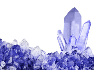 izolowane makro małe i duże szafirowe kryształy