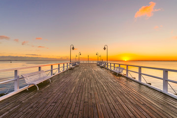 wschód słońca nad morzem