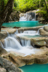 Wodospad Erawan w Tajlandii znajduje się w Kanchanaburi Provience. Ten wodospad znajduje się w parku narodowym Erawan