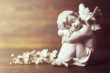 Anioł Stróż i gałąź wiosny