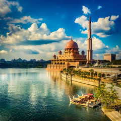 Panoramę Putrajaya. Niesamowity widok na meczet Putra