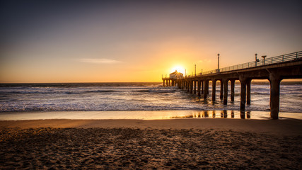 Molo o zachodzie słońca