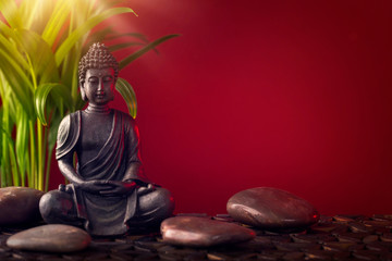 Posąg Buddy i kamienie