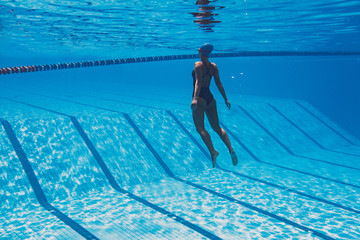 Nurkowanie głęboko w błękit