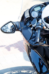 różne elementy nowoczesnych motocykli