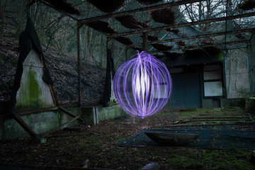 Light Art Painting Lichtkugel w pułapce na farbę Bird Aviary