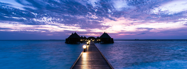 Wyspa Angaga Atoll dla relaksu na Oceanie Indyjskim. Malediwy