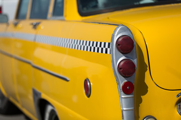 tył świateł tylnych taksówek