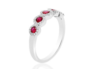 biżuteria z brylantami i kolczykami szmaragdowo-rubinowymi i szafirowymi