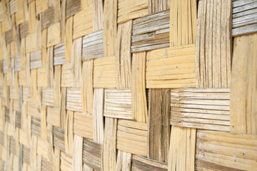 Tekstury i tła Azji. Ściana tradycyjnej wietnamskiej bambusowej chaty. Tkactwo krzyżowe.