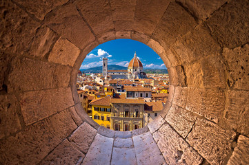 Florencja katedra Santa Maria del Fiore lub Duomo widok okno kamienne trhrough
