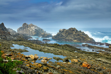 Skaliste wybrzeże w południowej afryce