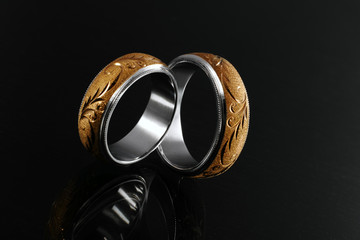 obrączka i pierścionek zaręczynowy ze złota i kamieni szlachetnych z diamentowym rubinem i szafirem