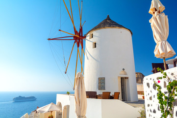 piękny widok na wyspie Santorini w miejscowości Oia, Cyklady, Grecja