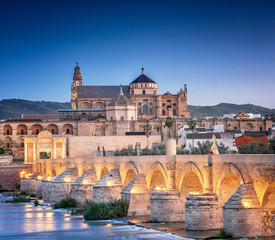 Most rzymski i rzeka Gwadalkiwir, Wielki Meczet, Kordoba, Hiszpania