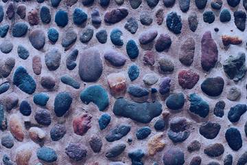 zbliżenie ściany z kolorowymi kamieniami