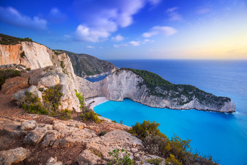Shipwreck Beach o zachodzie słońca na wyspie Zakynthos, Grecja
