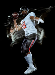 jeden mężczyzna african american football gracz studio strzał na białym tle na czarnym tle z lekkim malowaniem z niewyraźne efekt prędkości ruchu