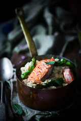 Risotto ze szparagami i łososiem .. styl rustykalny.