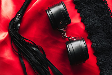BDSM sex zabawki do dominacji i uległości. Bat z kajdankami