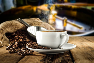 Świeża gorąca kawa