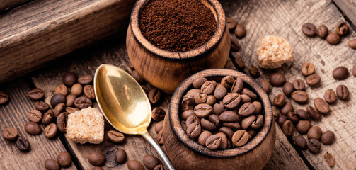 Ziarna kawy i podstawy