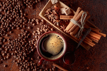 Kawa z cynamonem, anyżem i kawałkami brązowego cukru.