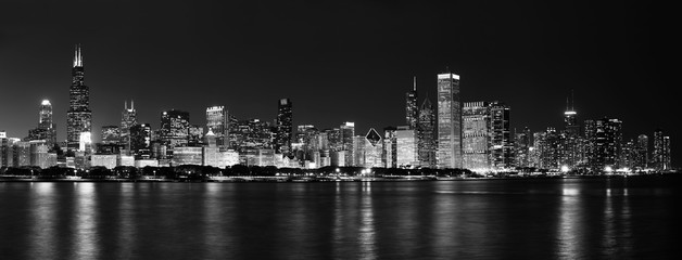 Chicago Skyline w nocy czarno-białe