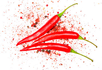 Czerwona papryka chili na białym tle na białym tle