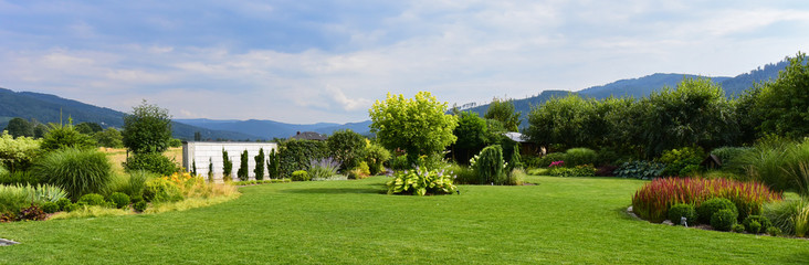 Piękny gród z widopkiem na góry