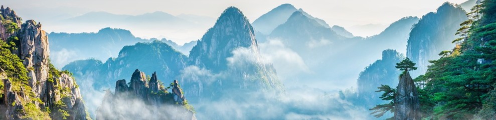 Krajobraz góry Huangshan (żółte góry). Światowego Dziedzictwa UNESCO. Znajduje się w Huangshan, Anhui, Chiny.