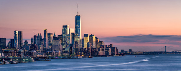 Jeden World Trade Center i panoramę Manhattanu w Nowym Jorku, USA