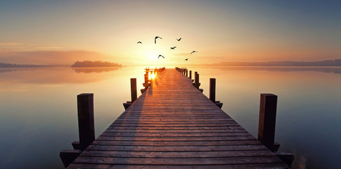 magiczne światło nad jeziorem