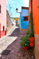 Uliczki i zabudowania w Bosa Sardynia