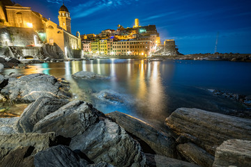 Vernazza nocą, Cinque Terre, Liguria, La Spezia, Włochy
