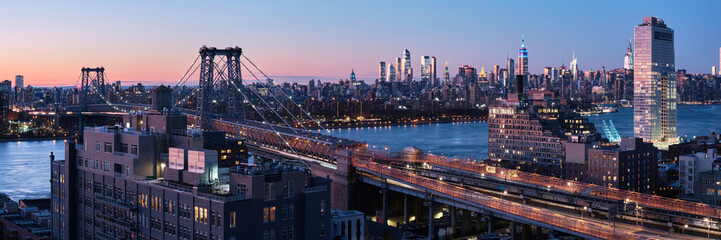 Williamsburg bridge and Midtown Manhattan skyline.