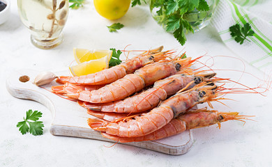 Raw wild Argentinian red shrimps/prawns and ingredients for cooking. Delicious food. Keto / Paleo Diet.