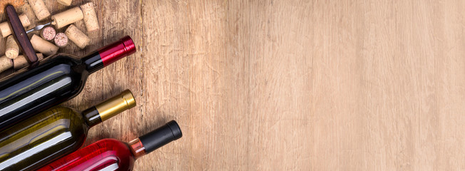 butelka wina, szkło i korki