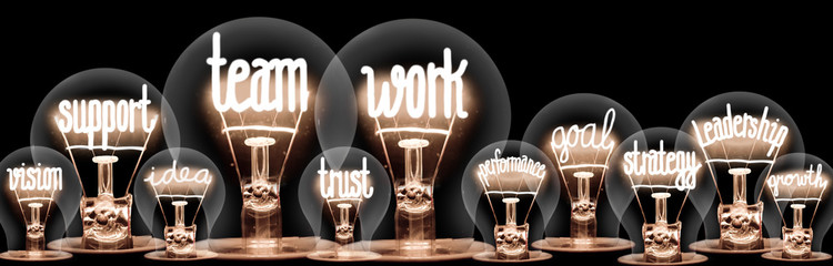 Żarówki z koncepcją pracy zespołowej