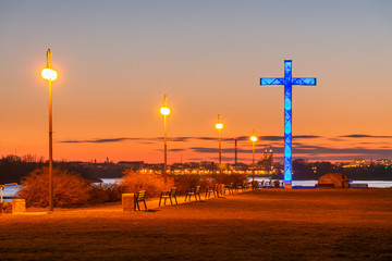 Krzyż na tamie we Włocławku.