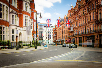 Street scene in Mayfair, an upmarket area of Londons West End 