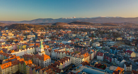 Jelenia Góra - miasto z widokiem na Karkonosze