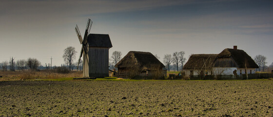 Stara sielska wieś. Zagroda z młynem. 