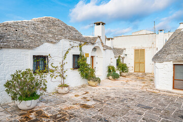 Malownicze miasteczko we Włoszech z pięknymi domkami - Alberobello