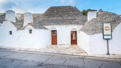 Malownicze miasteczko we Włoszech z pięknymi domkami - Alberobello