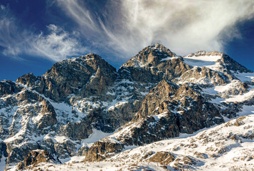 mountain peak snow in Alps nature panorama. Ośnieżona góra w Alpach