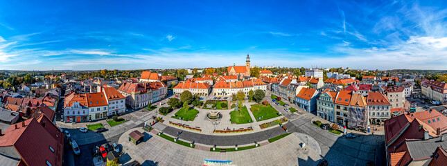 stare miasto Wodzisław Śląski na Śląsku w Polsce, jesienią z lotu ptaka, rynek