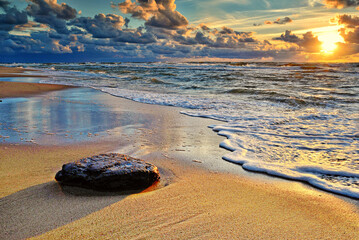 Zachód słońca nad morzem