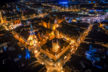 Toruński rynek nocą