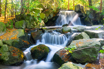 Wodospad w parku. Waterfall in park.